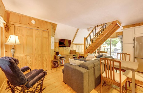 Eidelweiss Village Cottage | 7 Mi to Ski Slopes! Cozy Madison Cabin w/Fire Pit