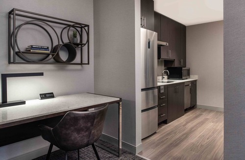 Quincy Apartment | 7 Miles from Downtown | 24H Business Center