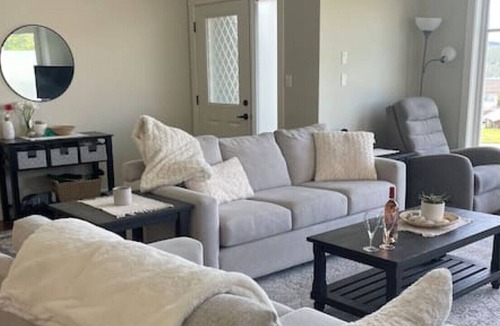 Cowichan Bay House | 7 Person Hot Tub King Bed Cowichan Bay Ocean View, Games Room and Sauna