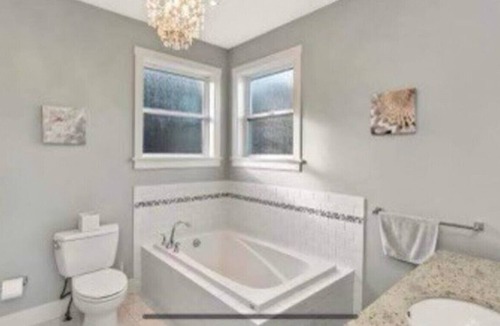 Cowichan Bay House | 7 Person Hot Tub King Bed Cowichan Bay Ocean View, Games Room and Sauna