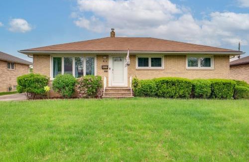Brooklyn House | 8 Mi to Cleveland: Family Home w/Fenced Backyard!