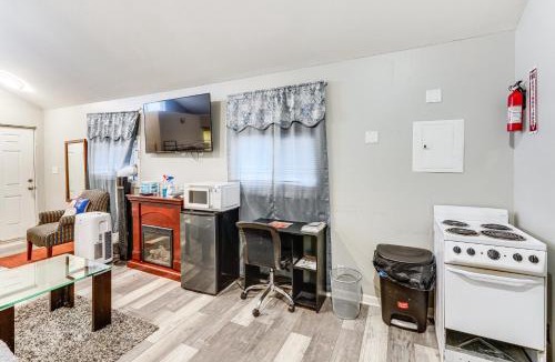 South Broadway Apartment | 8 Mi to Dtwn CLE: Cozy Couple's Retreat w/Gym!