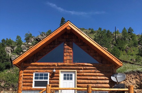 Rapid City Cabin | 8 miles to Mount Rushmore - Sleeps 2 to 6