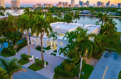 South Lake House | 8500sf Intracoastal Mansion/Cinema/Dock/Pool