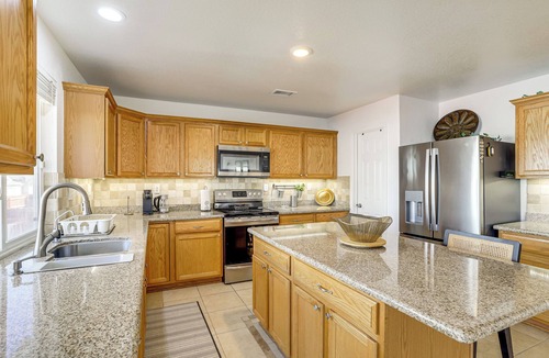 Commerce City House | 9 Mi to DIA: Group Getaway w/Easy Denver Access