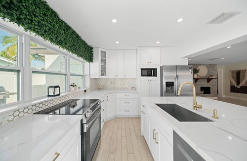 Lighthouse Point House | 912 Managed by Brampton Park