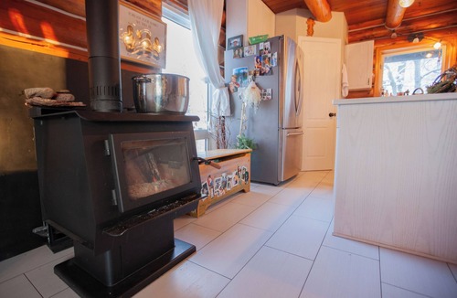 Strathcona County House | A Beautiful Country Log Home in Strathcona County, Alberta, close to Edmonton.