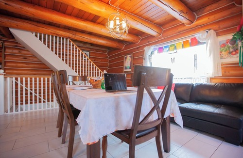 Strathcona County House | A Beautiful Country Log Home in Strathcona County, Alberta, close to Edmonton.