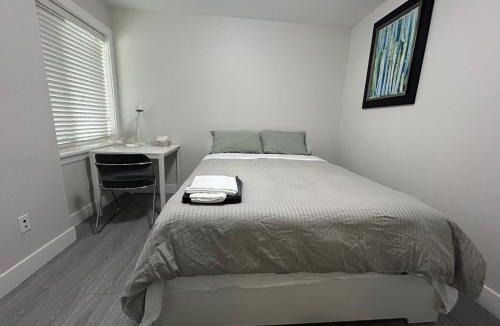 New Westminster House | A Comfortable 1Bedroom Suit with Seperate Entrance