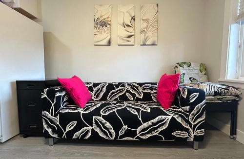 New Westminster House | A Comfortable 1Bedroom Suit with Seperate Entrance