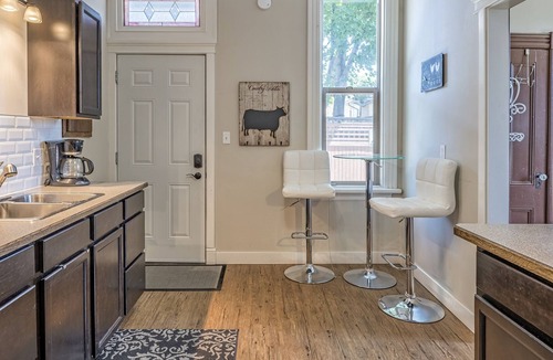 Vernon Apartment | A Cozy 1 Bed/1 Bath suite Situated in the Historical Carew House in Vernon