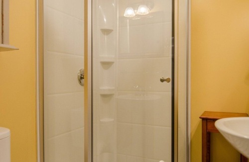 Shelburne Bed & Breakfast | A cozy 2nd Floor Queen B&B guestroom in Downtown Shelburne - Delicious Breakfasts! TRA