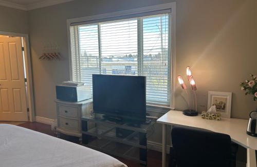 Richmond House | A cozy en-suite on the second floor with independent entranceclose to YVR