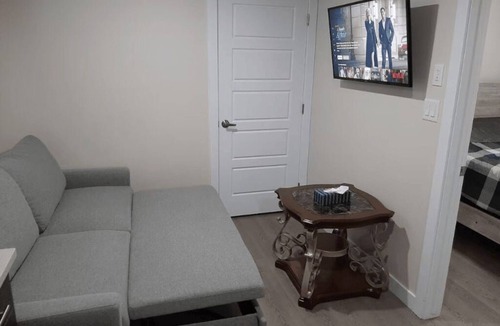 Saskatoon House | A cozy one bedroom suite located in the peaceful neighborhood of Evergreen.