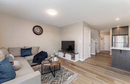 Leduc House | "A Darlin Escape "Terrific 3-bedroom house in charming Leduc for your getaway