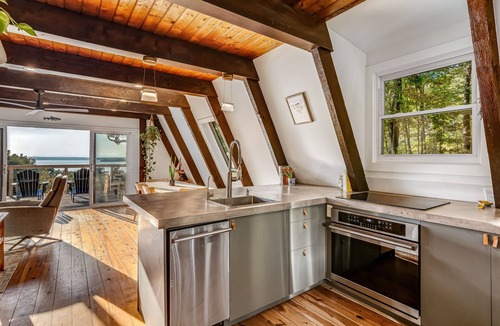 Chittenden County Cabin | A-Frame with lake views! Close to Burlington!