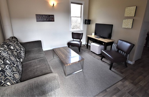 Vernon Apartment | A Ground Level, 1 Bed/1 Bath Suite Situated in the Historical Carew House