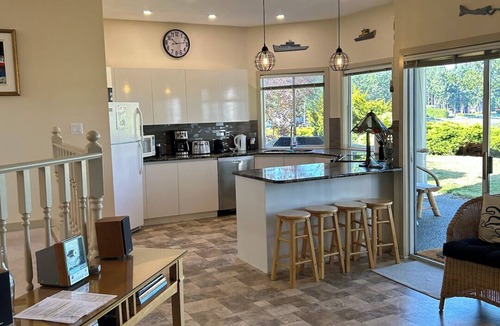 Regional District of Nanaimo House | A luxurious 3 bedroom oceanside retreat