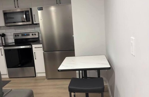 Leduc House | A Modern Spacious 2BR Private Suite | Near Airport