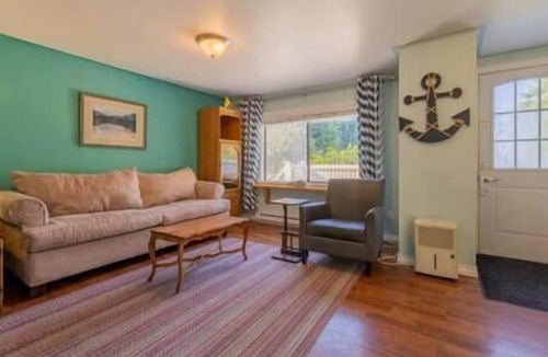 Alert Bay Cabin | (A) Oceanview Captain's Cabin (non pet friendly)