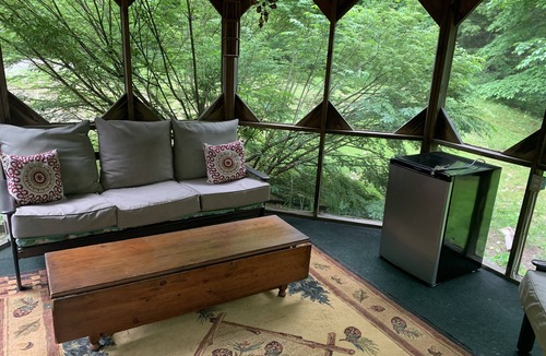 Sandwich House | A quiet, secluded getaway, yet still close to everything!