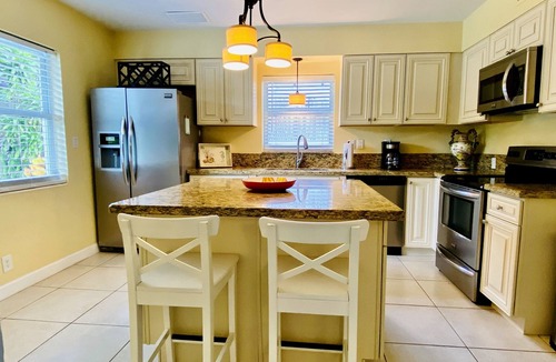 West Palm Beach House | A Relaxing Oasis w/private heated salt water pool! Close to the Intracoastal.