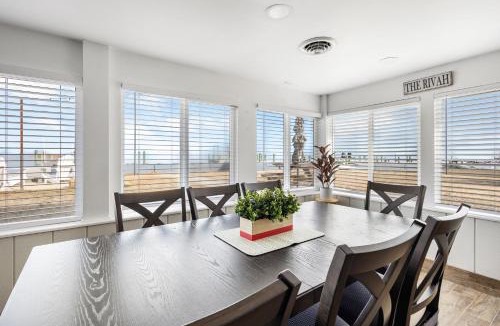 Almont House | A True Serenity! Coastal Waterfront Retreat, 4 bedrooms, private pier