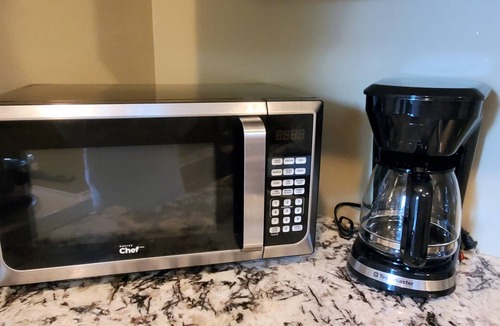 Chilliwack House | AC Private 2BR Suite Near Fishing/Heritage Park/Coliseum Center/HWY 1
