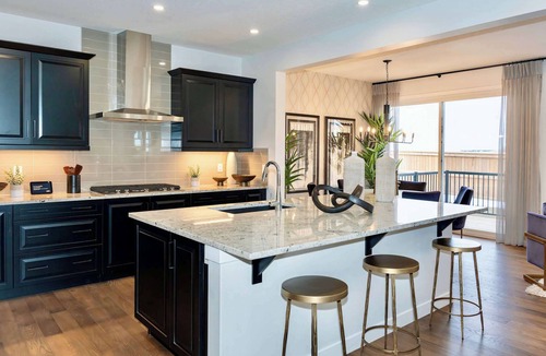 Calgary House | AC + Theatre + Big Office + Backyard + 2 Kitchens