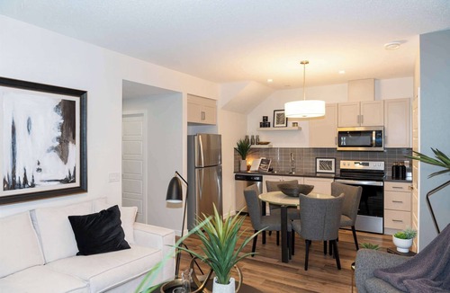 Calgary House | AC + Theatre + Big Office + Backyard + 2 Kitchens