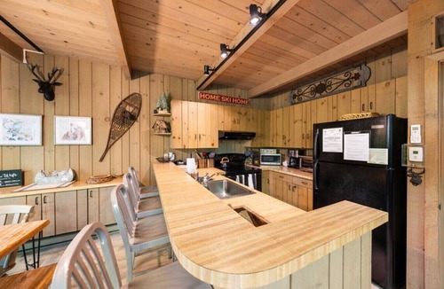 North Conway Villa | Adjacent units in North Conway, White Mountains - up to 20 Guests