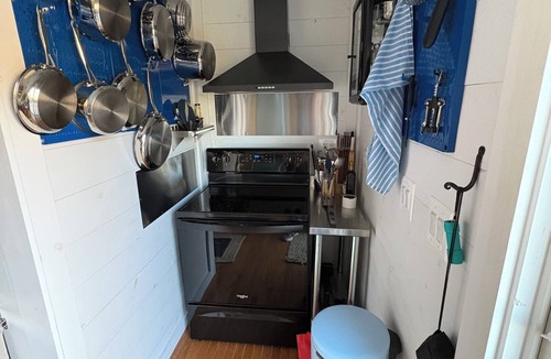 Camden House | Adorable 1-bedroom apt in downtown charming Camden