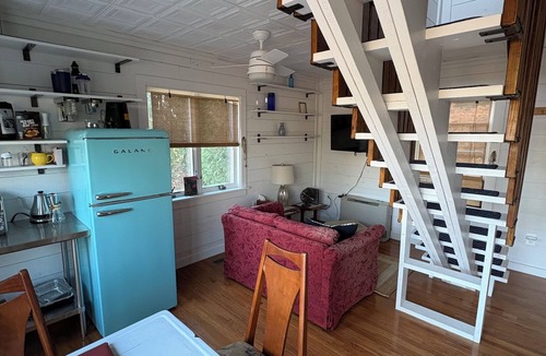 Camden House | Adorable 1-bedroom apt in downtown charming Camden
