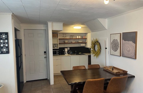 Johnson House | Adorable 2-bedroom town house in Johnson perfect for a relaxing getaway