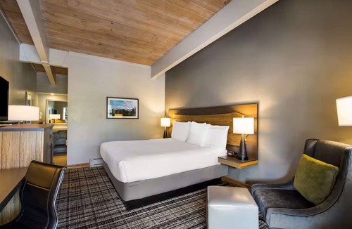 Glenwood Springs Hotel | Adventure-Friendly Haven Near Glenwood Springs Mountains Trails | Free Breakfast