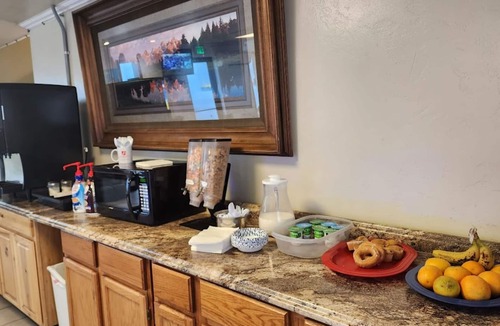 Glenwood Springs Hotel | Adventure Inn - Glenwood Springs