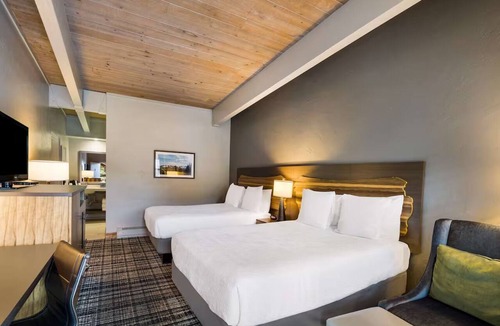Glenwood Springs Hotel | Adventure Retreat in Glenwood Springs |Scenic Mountain Views | Free Breakfast