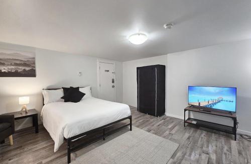 Moose Jaw Apartment | Affordable Double Bed Parking Downtown A plus WiFi
