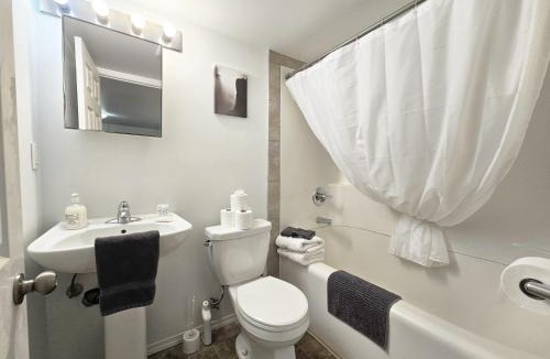 Moose Jaw Apartment | Affordable Double Bed Parking Downtown A plus WiFi