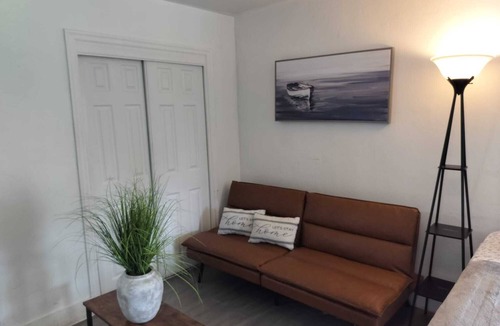Parkside Apartment | Affordable Nice & Cozy Apartment-N
