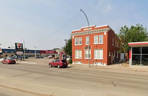 Moose Jaw Apartment | Affordable, Queen Bed, Parking, Downtown, A+, WiFi