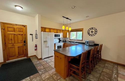 East Kootenay Condo | Affordable Slope-Side: 3BR Condo w/Private Hot Tub, Gas Fireplace, Great Location & Views.