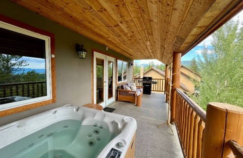 East Kootenay Condo | Affordable Slope-Side: 3BR Condo w/Private Hot Tub, Gas Fireplace, Great Location & Views.