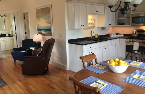 East Boothbay Apartment | AIR-CONDITIONED Ocean Point OCEANFRONT with Lawn & Beach