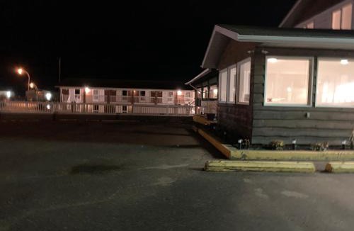 Cold Lake Hotel | Airways Motel