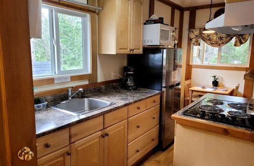 Nordegg House | Airy Mountain Vacation Rental with Stunning Views near Banff, Canada