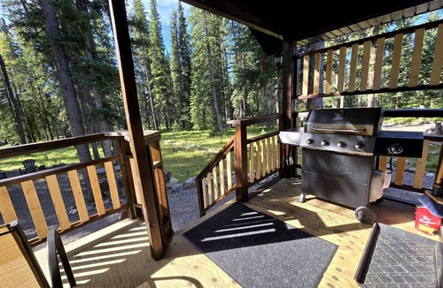 Nordegg House | Airy Mountain Vacation Rental with Stunning Views near Banff, Canada