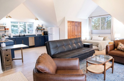 Rangeley Apartment | Airy studio with lake access & views, AC, 5min to downtown