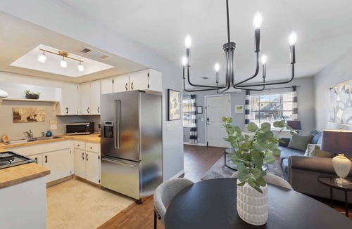 Brandon Condo | Albert's Abode - 1bed 1bath Apartment in Prime Brandon Location