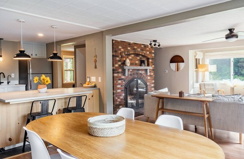 Campton House | Alder House: Cute & Cozy Mountain Getaway - Pet Friendly!